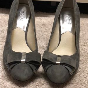 Michael Kors Suede gray bow heels
